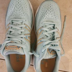 Womens new balance fresh foam 860